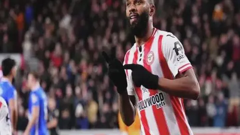 蓝军以四球优势击败圣战士，曼城重夺顶级四强席位